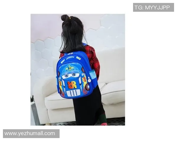 时尚男孩必备小学生足球星书包 轻便大容量校园背包让学习更有动力 时尚男孩必备小学生足球星书包 轻便大容量校园背包让学习更有动力